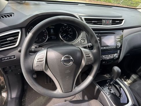 Used 2015 Nissan Rogue SV image 10