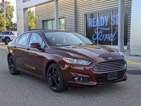 Used 2016 Ford Fusion SE FWD image 3