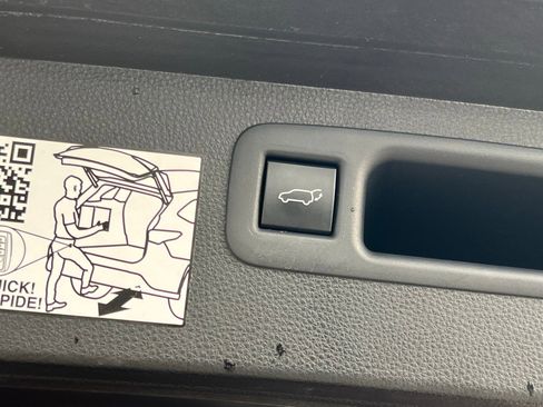 Used 2021 Toyota Highlander Platinum image 17