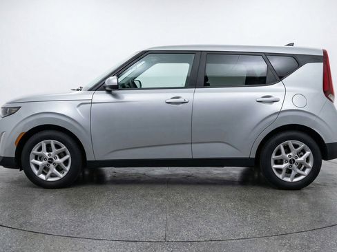 Used 2025 Kia Soul LX w/ LX Technology Package image 5