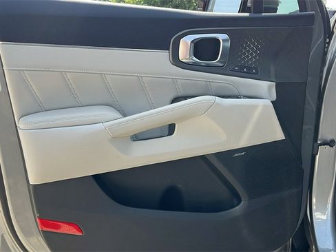 Used 2023 Kia Sorento SX Prestige image 11