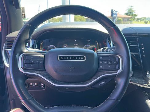 Used 2022 Jeep Wagoneer Series III w/ Premium Group I AWD/4WD image 18