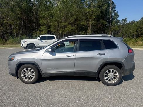 Used 2019 Jeep Cherokee Latitude w/ Popular Appearance Group image 5