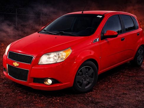 Used 2009 Chevrolet Aveo5 LT image 1