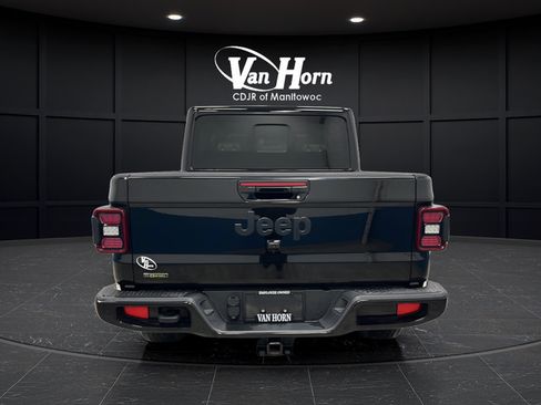 Used 2023 Jeep Gladiator Overland AWD/4WD image 4