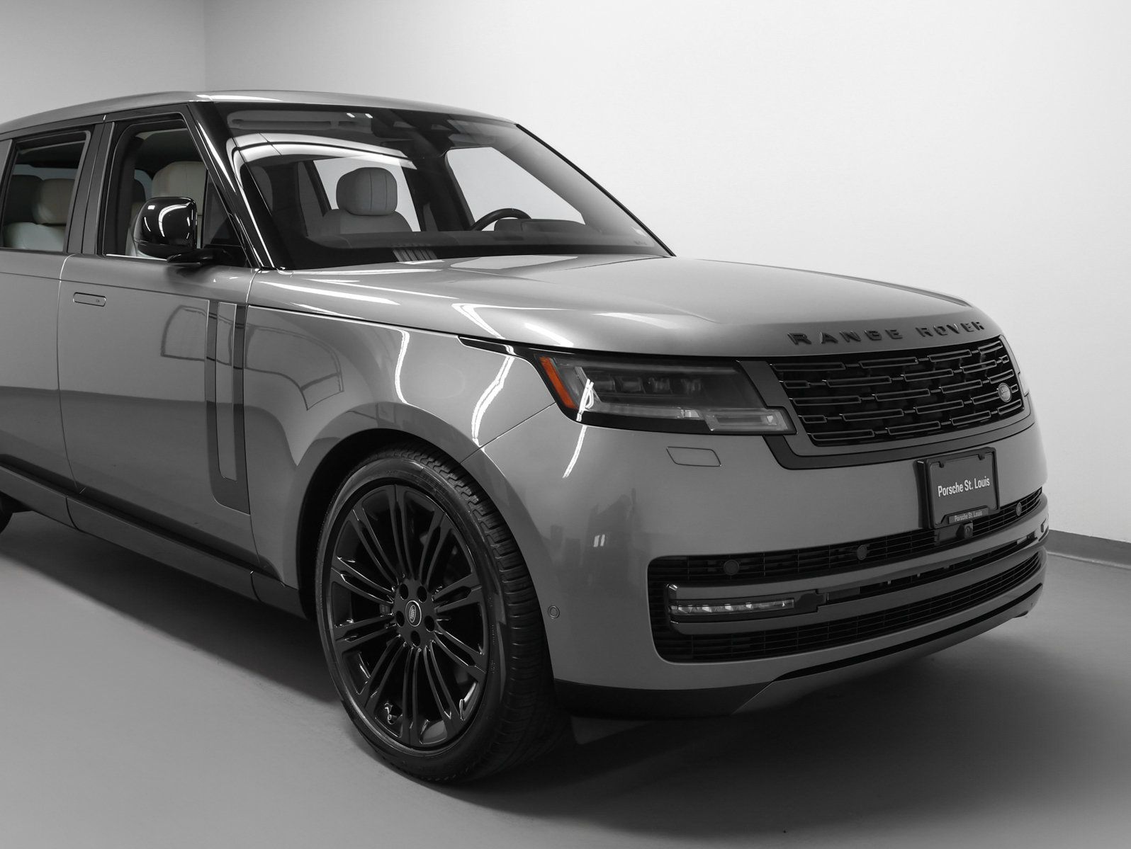 Used 2023 Land Rover Range Rover Long Wheelbase SE AWD/4WD image 9