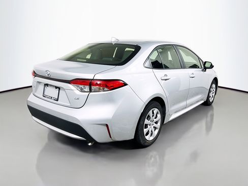 Used 2022 Toyota Corolla LE image 4