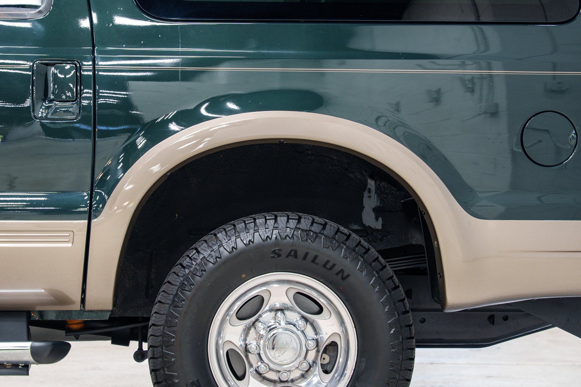 Used 2004 Ford Excursion Eddie Bauer AWD/4WD image 16