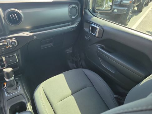 Used 2022 Jeep Gladiator Sport AWD/4WD image 18
