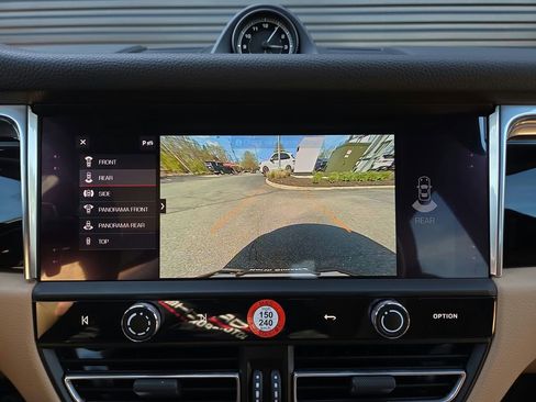 Certified 2026 Porsche Macan AWD/4WD image 12