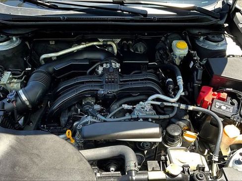 Used 2025 Subaru Outback Premium AWD/4WD image 32