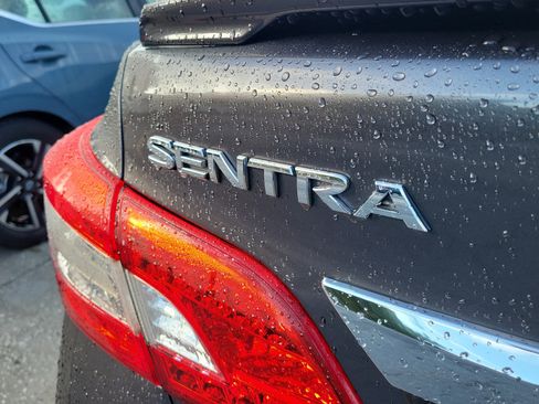 Used 2015 Nissan Sentra SR FWD image 9