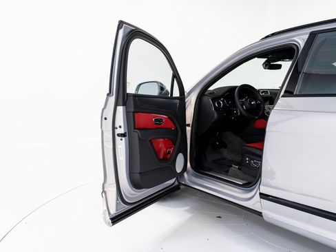 New 2025 Bentley Bentayga image 9