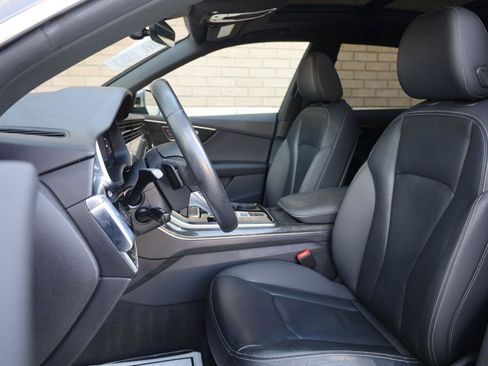 Used 2019 Audi Q8 Premium w/ Convenience Package AWD/4WD image 18