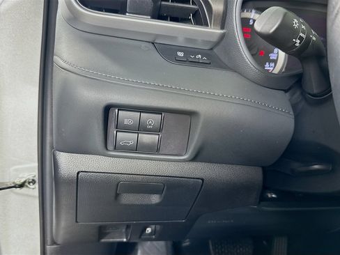 Certified 2024 Toyota Highlander LE AWD/4WD image 11