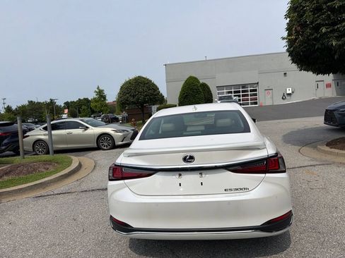 Used 2021 Lexus ES 300h w/ Premium Package FWD image 16