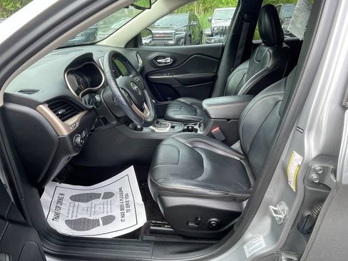 Used 2017 Jeep Cherokee Limited AWD/4WD image 12