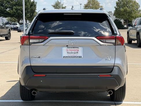 Used 2025 Toyota RAV4 LE AWD/4WD image 5