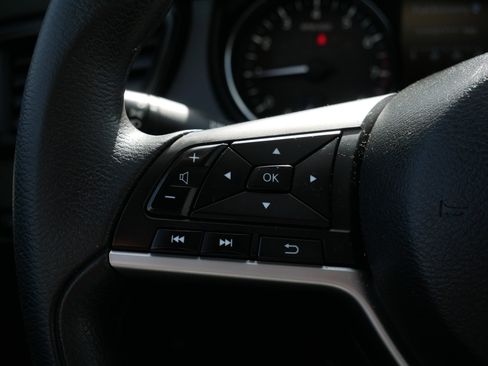 Used 2017 Nissan Rogue S image 28