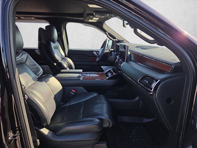 Used 2022 Lincoln Navigator Reserve AWD/4WD image 18