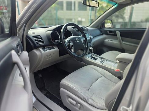 Used 2011 Toyota Highlander SE image 20