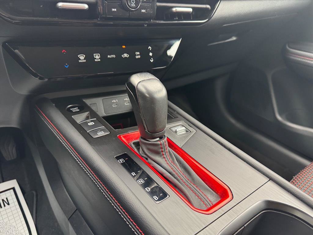 Used 2025 Nissan Kicks SR AWD/4WD image 19