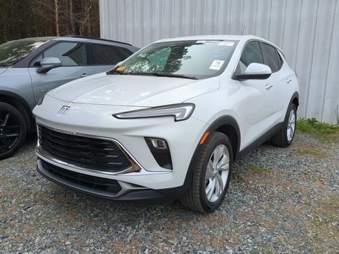 Used 2024 Buick Encore GX Preferred image 2