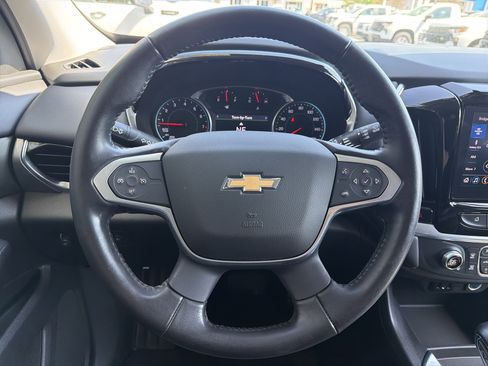 Used 2021 Chevrolet Traverse LT image 20