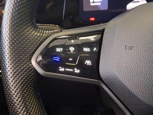 Used 2022 Volkswagen Golf R 2.0T image 17