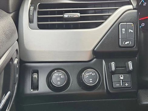 Used 2018 GMC Yukon SLE w/ HD Trailering Package AWD/4WD image 17