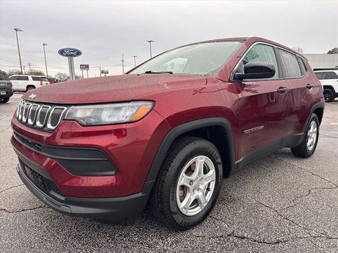 Used 2022 Jeep Compass Sport image 7