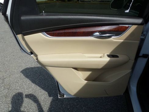 Used 2017 Cadillac XT5 Luxury w/ Driver Awareness Package AWD/4WD image 43
