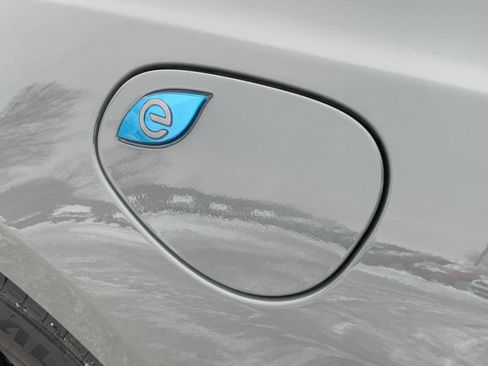 Used 2021 Chrysler Pacifica Limited w/ S Appearance Package image 8