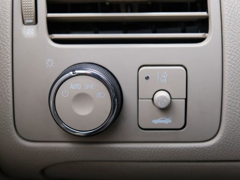 Used 2009 Buick Lucerne CXL w/ Driver Confidence Package image 31