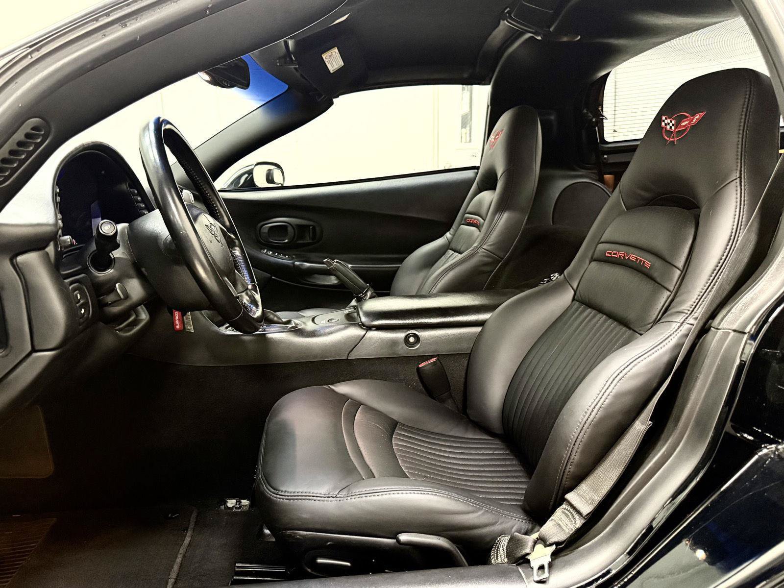 Used 2004 Chevrolet Corvette Coupe RWD image 14