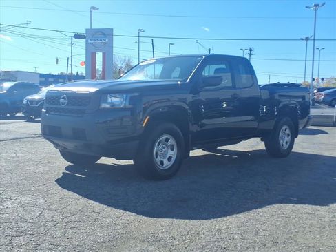 Used 2025 Nissan Frontier S image 3