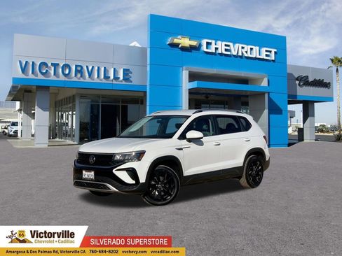 Used 2022 Volkswagen Taos SE image 1