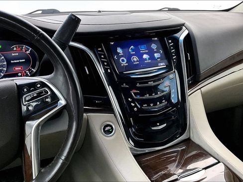 Used 2017 Cadillac Escalade Luxury AWD/4WD image 7