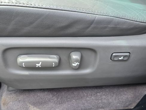 Used 2009 Toyota Land Cruiser AWD/4WD image 40