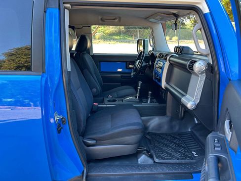 Used 2007 Toyota FJ Cruiser 4WD image 36