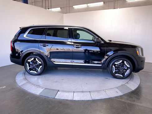 Certified 2023 Kia Telluride S w/ S Sunroof Package FWD image 6