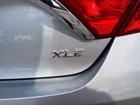 Used 2017 Toyota Camry XLE w/ Moonroof Package FWD image 10