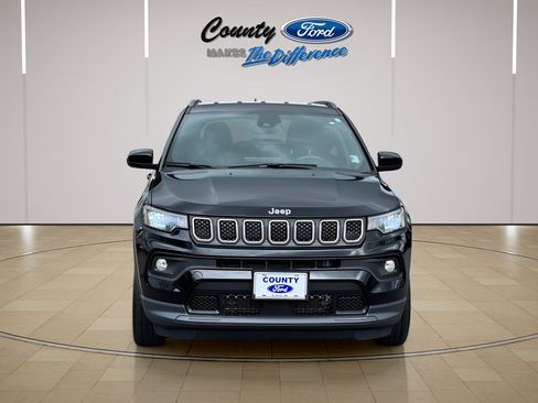 Used 2023 Jeep Compass Latitude AWD/4WD image 5