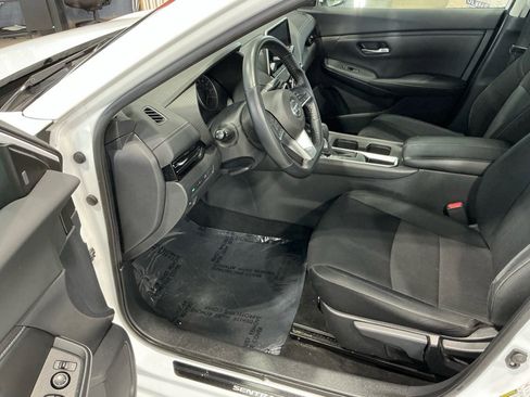 Used 2022 Nissan Sentra SV image 3