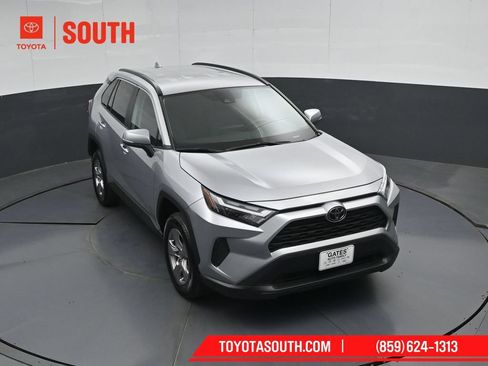 Used 2025 Toyota RAV4 XLE AWD/4WD image 46