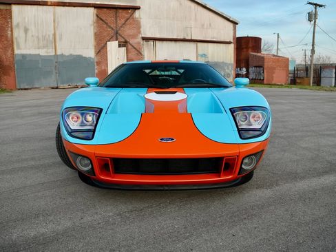 Used 2006 Ford GT RWD image 11