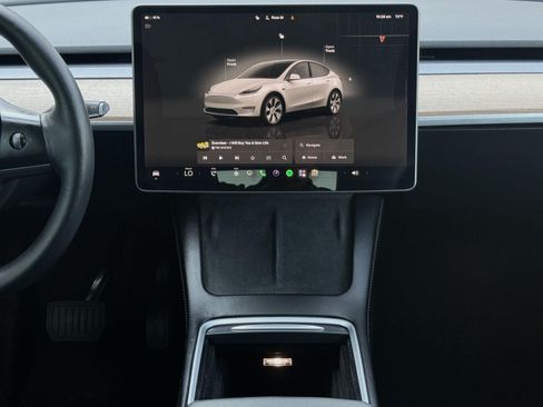 Used 2022 Tesla Model Y Long Range AWD/4WD image 32