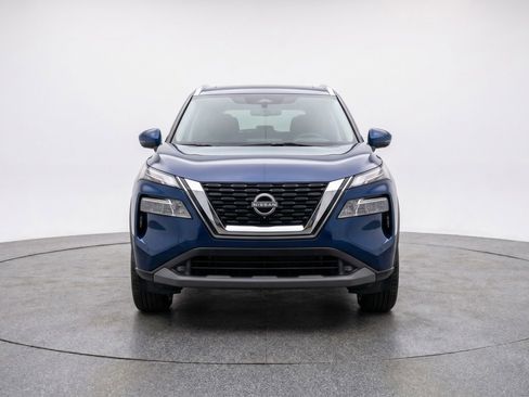 Used 2025 Nissan Rogue SV AWD/4WD image 2