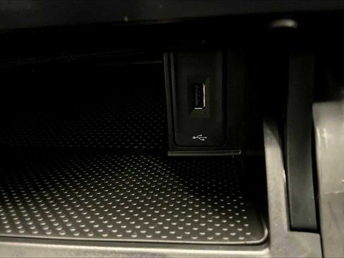 Used 2019 Volkswagen e-Golf SE w/ Driver Assistance Package image 34