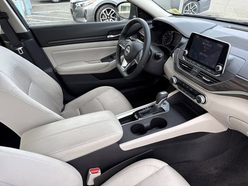 Certified 2025 Nissan Altima 2.5 SV FWD image 26